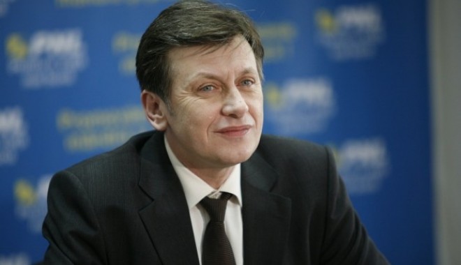 Ce legi a promulgat Crin Antonescu - crinantonescughimpele3630x419-1342096165.jpg