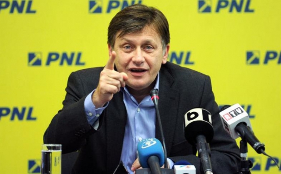 Conducerea PNL, pregătită de o DEMISIE ÎN BLOC - crinantonescutraianbasescuincalc-1401102176.jpg