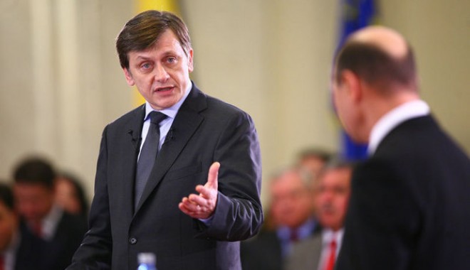 Traian Băsescu urmează să-i predea mandatul lui Crin Antonescu - crinantonescutraianbasescupublim-1341907966.jpg