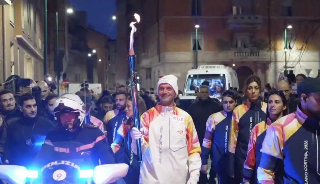 Cristian Chivu a purtat torţa olimpică la JO de iarnă - cristi-chivu-1770361387.webp