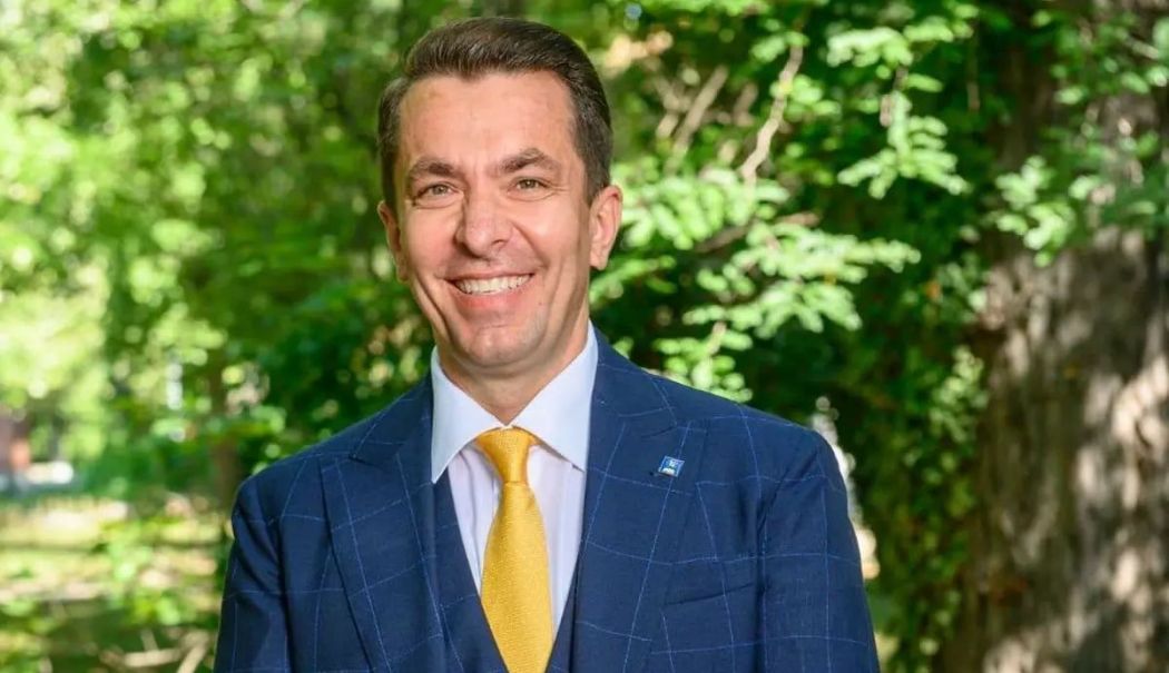 Hairstylistul Cristian Pascu a fost revocat din funcția de conducere a industriei jocurilor de noroc