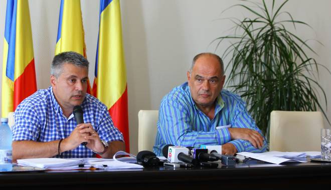 Vot la CJC pentru eliberarea din funcție a celor doi vicepreședinți - cristiandariecristineldragomir3-1429695800.jpg