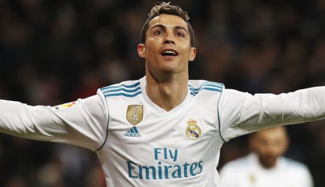 Cristiano Ronaldo aruncă 