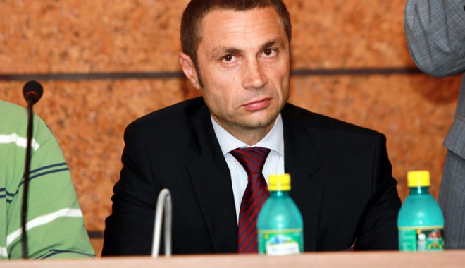 Primarul Mangaliei cere soluții legislative pentru rezolvarea problemei hotelurilor abandonate - cristianradu-1371658544.jpg