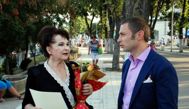 Primarul Cristian Radu a recompensat-o pe Aneta Stan cu o stea pe 
