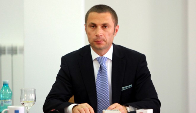 Primarul Mangaliei a discutat cu directorii instituțiilor de învățământ despre pregătirea anului școlar - cristianradu-1379050672.jpg
