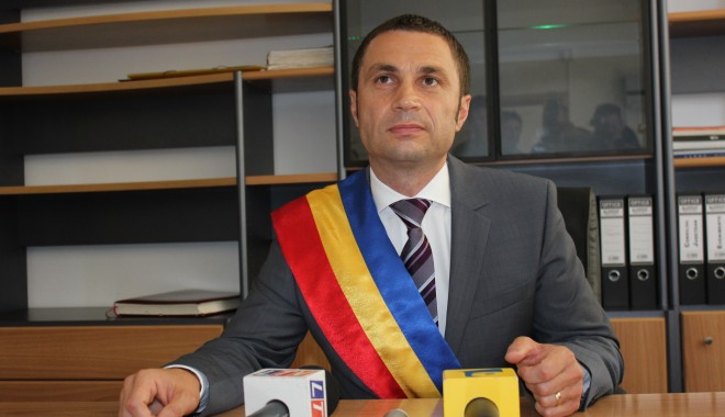 Discuții pe tema consumului și vânzării de etnobotanice la Mangalia - cristianradu15-1350629477.jpg