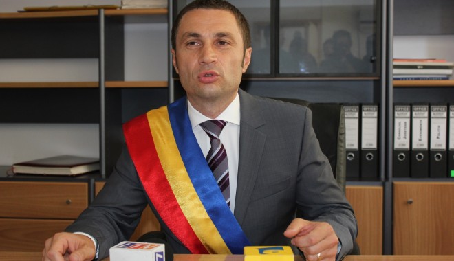 Primăria Mangalia va rezilia unele contracte de concesiuni și închirieri - cristianradu9-1362149240.jpg