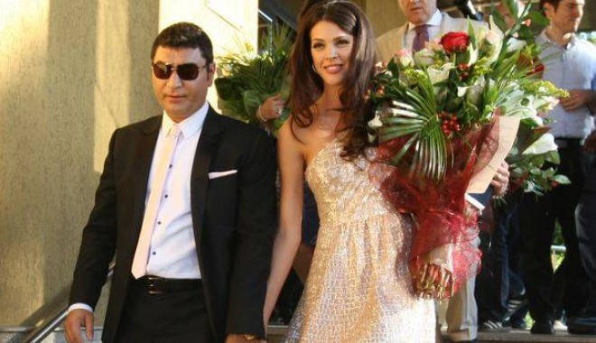 IPOTEZĂ ȘOC: Cristi Borcea a divorțat și de cea de a doua nevastă, Alina! - cristiborceaalinavidicanrochiemi-1407412478.jpg