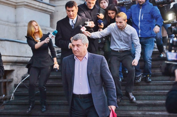 Victor Becali și Cristian Borcea, aduși la Poarta Albă - cristiborceasivictorbecaliregims-1400835736.jpg