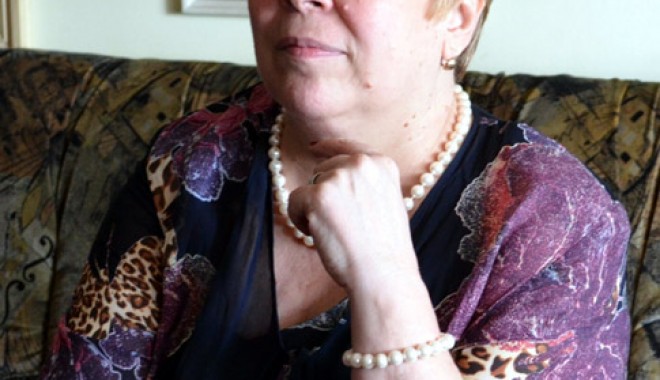Cum se descurcă scriitorii constănțeni în vremuri de criză - cristinatamas-1351178382.jpg