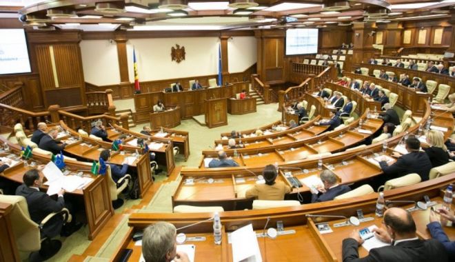 Criză în Republica Moldova. Uniunea Europeană îndeamnă la calm - criza-1560113461.jpg