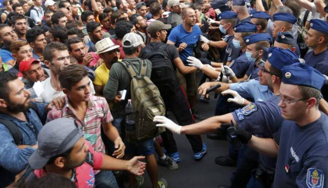 Nici nu vor să audă de așa ceva! DECIZIA DE ULTIM MOMENT A SLOVACIEI - crizaimigrantilorprovoacahaoslab-1442184694.jpg