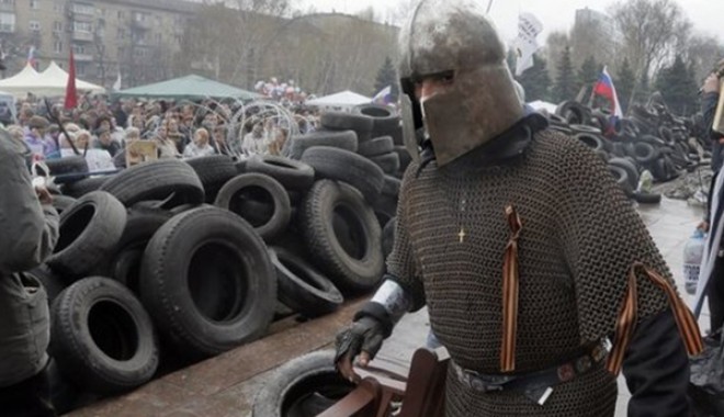 Conflictul ia amploare! Locuitorii din Donețk și Lugansk, îndemnați să părăsească orașele - crizainucrainaarseniiateniukprem-1407824138.jpg