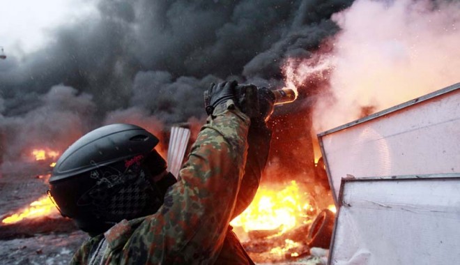 CRIZA DIN UCRAINA: Insurgenți proruși au lansat un asalt asupra administrației regionale de la Lugansk - crizapoliticadinucraina139074148-1398775768.jpg