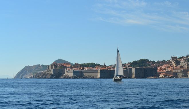 Turistă salvată la 10 ore după ce a căzut în mare, de pe vas - croatiadubrovnik44-1534749563.jpg
