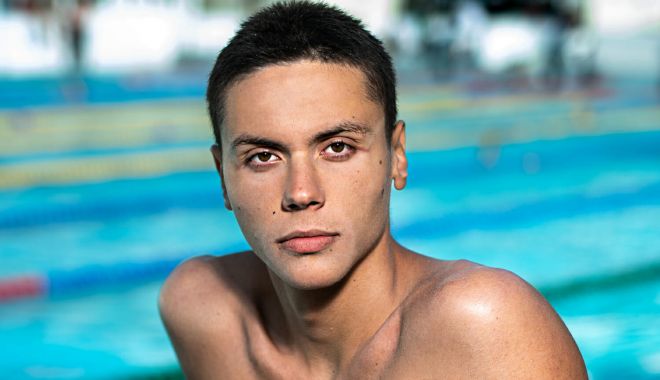 David Popovici donează casca şi ochelarii cu care a devenit campion mondial - cropdavidportret-1659367701.jpg