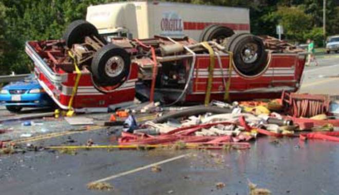 Coliziune gravă între un camion și o ambulanță - crs10016400-1439361637.jpg