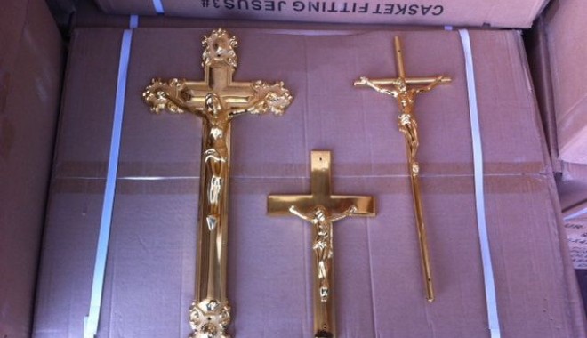 Mii de cruciulițe, confiscate la Agigea - cruci-1392280529.jpg