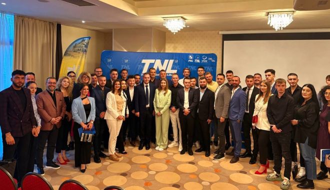 Deputatul Marian Cruşoveanu felicită tineretul liberal din Constanţa