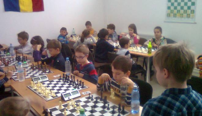 CS Fianchetto i-a invitat pe școlari la șah - csfianchettosah-1417458438.jpg