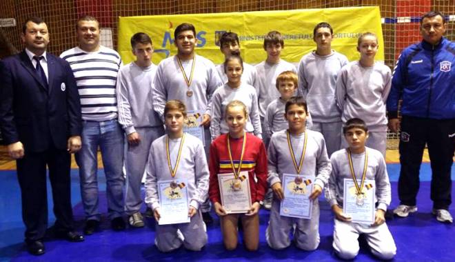 Luptătorii constănțeni, pe podium la CN de lupte libere și greco-romane - csmangalia-1415644151.jpg