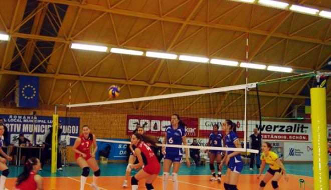 CSV Tomis 2004,  lider în Divizia A1 la volei feminin - csmlugojcsv2004tomissursafotored-1328015624.jpg