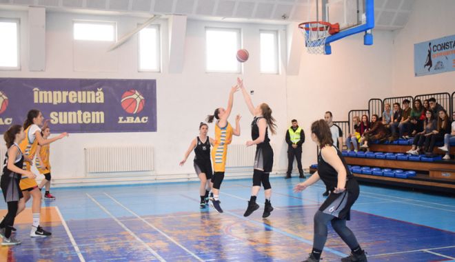 CS Phoenix a terminat turneul semifinal pe locul secund - csphoenixsportulstudentesc37-1524842152.jpg