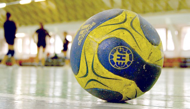 CSU Neptun a pierdut două handbaliste - csuneptun-1405100728.jpg