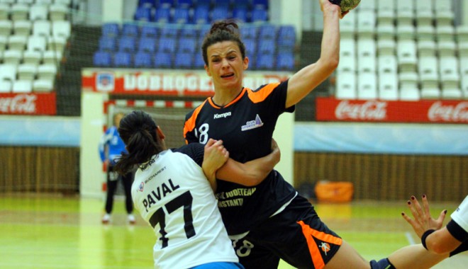 Liga Națională de handbal feminin. CSU Neptun, spulberată de CSM București - csuneptun-1411920074.jpg
