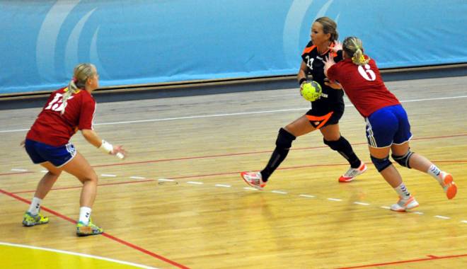 Liga Națională de handbal feminin, etapa a 15-a. CSU Neptun, trei puncte uriașe. Andreea Enescu, omul meciului cu Mureșul / Galerie foto - csuneptun-1421604191.jpg