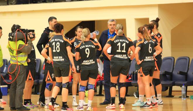 Handbal feminin: CSU Neptun va întâlni HCM Baia Mare, în semifinalele Cupei României - csuneptun-1427881293.jpg