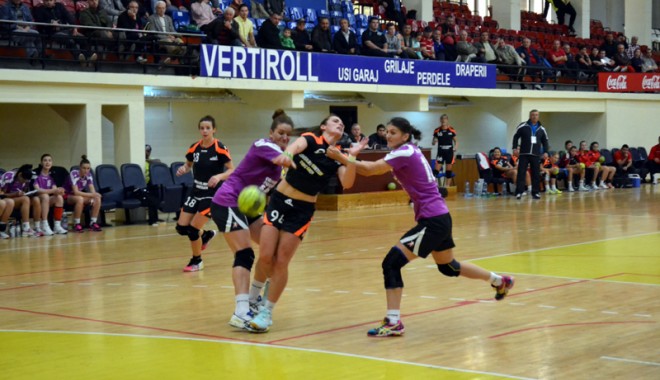 Liga Națională de handbal feminin. CSU Neptun a făcut praf Zalăul lui Tadici - csuneptun5-1413731542.jpg