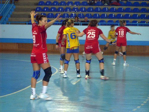 Handbal feminin / CSU Neptun - Spartac 17 - 9 la pauză - csuneptunconstanahandbalfeminin-1349956636.jpg