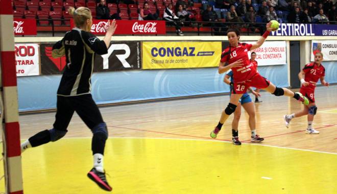 Liga Națională de handbal feminin, etapa a 18-a. CSU Neptun, deplasare dificilă pe terenul Romanului - csuneptunhandbal-1422984754.jpg