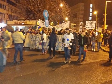 A ȘASEA ZI DE PROTESTE LA CONSTANȚA / Mii de oameni cer plecarea Guvernului Grindeanu / Galerie foto-video - cta-1486317738.jpg