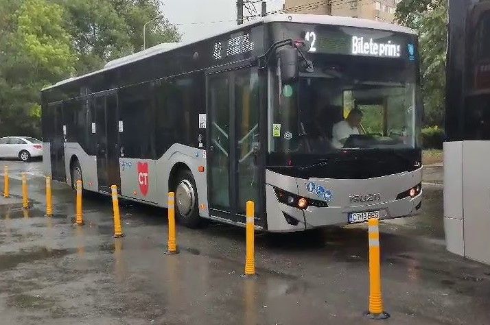 Întârzieri pe liniile CT Bus din cauza acumulărilor mari de apă de pe şosele - ctbusploaie-1724914933.jpg