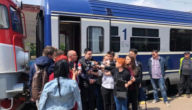 Răzvan Cuc a mers cu trenul la mare și a inspectat toaletele din vagoane - cuc-1556630402.jpg