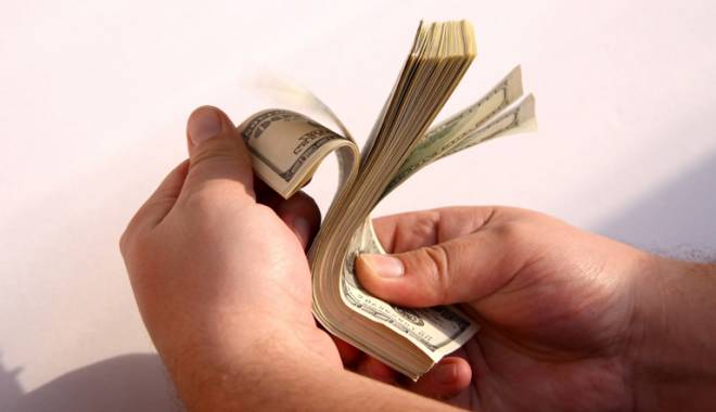 Cu ce oferte vor cămătarii  să-i escrocheze pe constănțeni - cuceofertevorcamatarii-1440001299.jpg