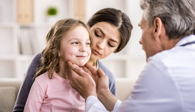 Copiii cu dizabilităţi pot fi trataţi stomatologic şi în regim de spitalizare de zi - cucopilullamedicfricadedoctor-1683794601.jpg