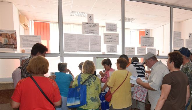 Cu gândul la pensie, dornici să cumpere anii 