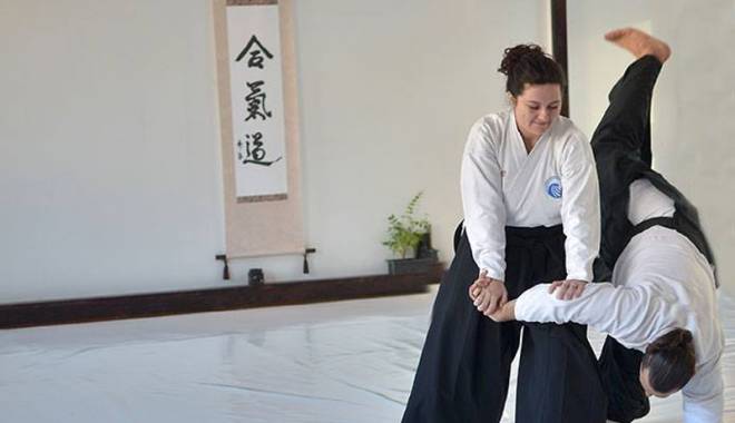 Cum te face Aikido o femeie mai puternică fără  să te coboare de pe… tocuri - cum1-1457719558.jpg