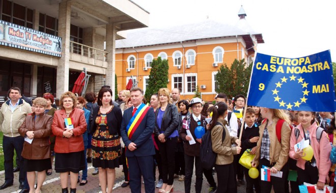Cum a fost marcată ziua de 9 Mai la Medgidia - cumafostmarcata-1399652582.jpg