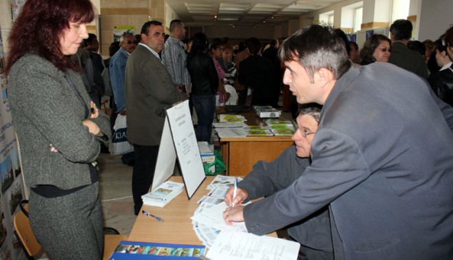 Ai firmă și vrei să faci angajări? Iată cum te poate scăpa statul de plata salariilor - cumajutastatul-1393863108.jpg