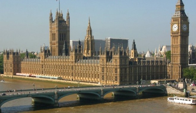 Cum își protejează Marea Britanie sistemul de ajutoare sociale - cumisi-1386958628.jpg