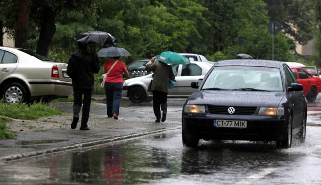 Cum mergem cu mașina  pe timp de ploaie - cummergemcumasinaploaie-1422463483.jpg