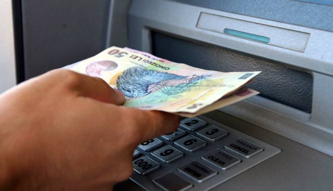 Scoți bani de la bancomat? Mare atenție la escroci - cumnepacalesc21409239137-1424177810.jpg