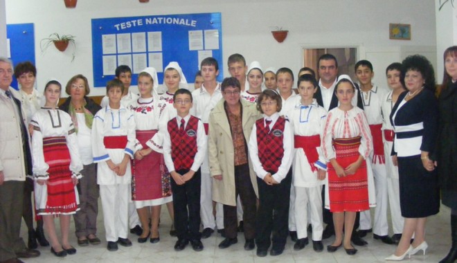 Oaspeți francezi la Grupul Școlar din Cumpăna - cumpana-1319829174.jpg