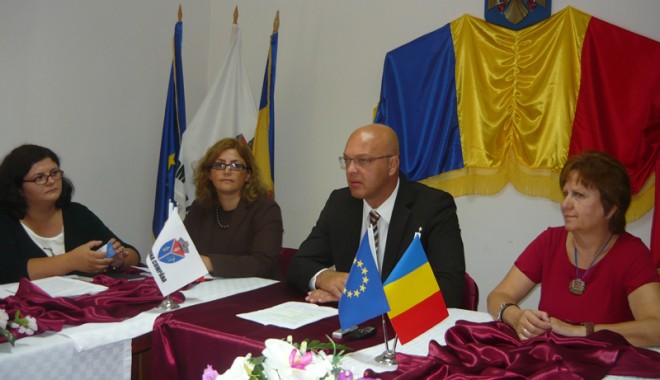 Ce-i diferențiază pe profesorii greci de cei români - cumpana-1379967138.jpg