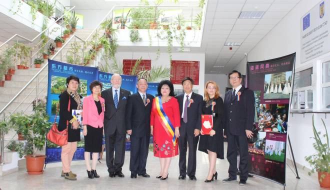 Vernisaj din viața poporului chinez, la Primăria Cumpăna - cumpana-1424766672.jpg